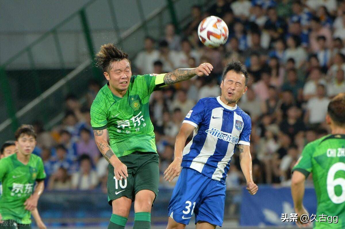 影片日前发布终极海报，吴京、章子怡、徐峥、沈腾、吴磊、黄轩、韩昊霖、洪烈、张天爱、袁近辉、宋佳、马丽十二位演员亮相，笑容温暖，感染力十足